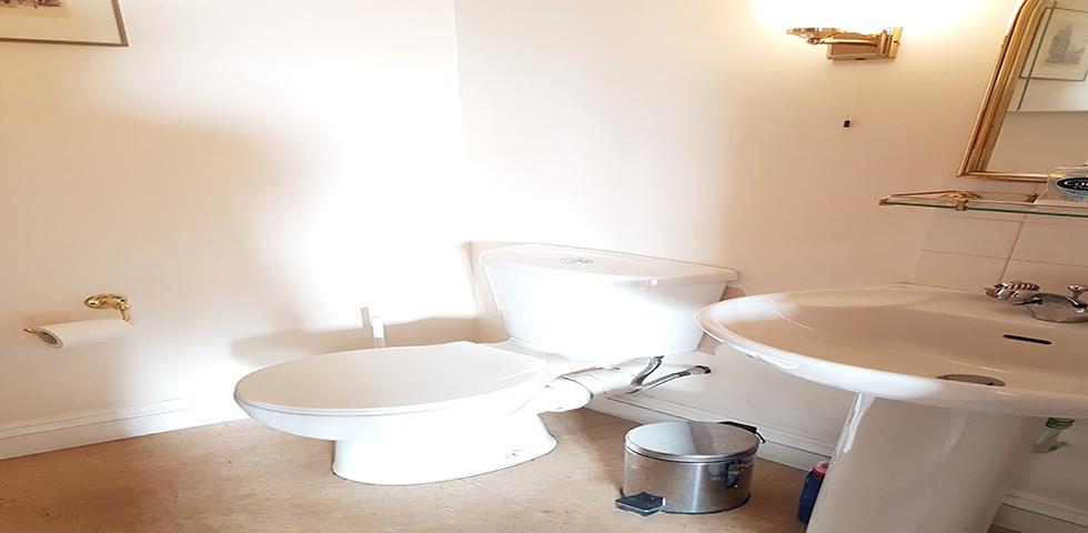 			RECENTLY REDECORATED , 4 Bedroom, 1 bath, 1 reception Flat			 Dollis Hill Lane, DOLLIS HILL